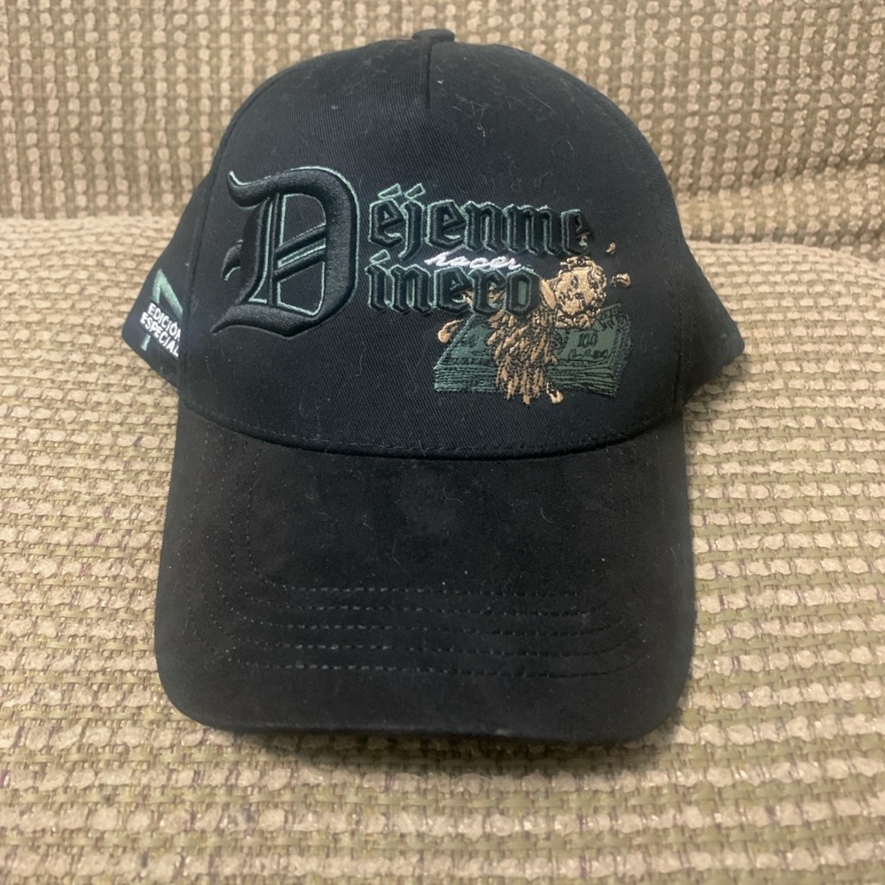 Gallo Fino “Déjenme Hacer Dinero” exclusive limited edition hat.